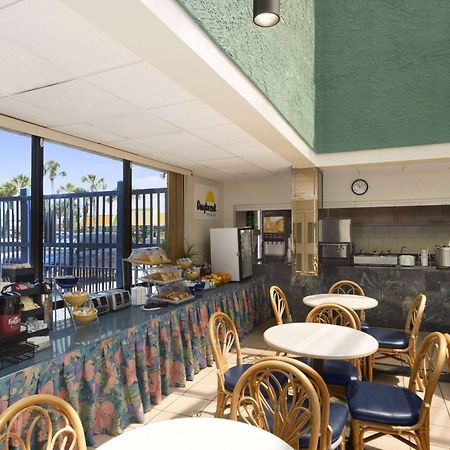 Days Inn By Wyndham Panama City Beach/Ocean Front Kültér fotó